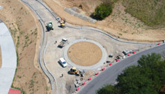 Un cantiere per opere di urbanizzazione primaria visto dall'altro durante gli scavi